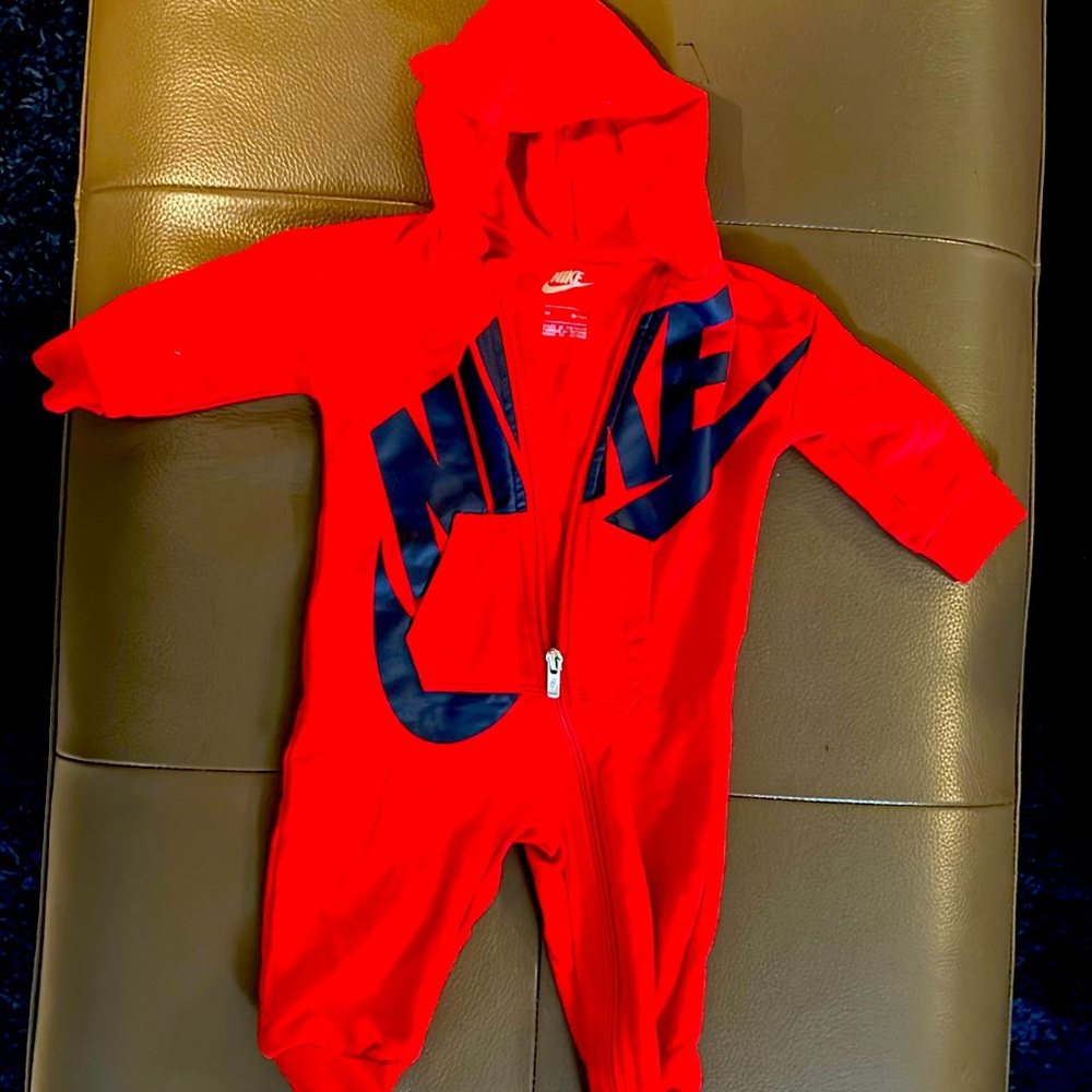 Nike onesie size 9 months